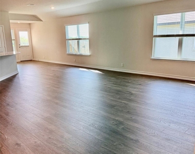 204 Steele Harbor St - Photo Thumbnail 13