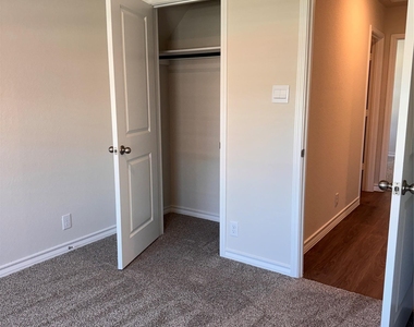 204 Steele Harbor St - Photo Thumbnail 9