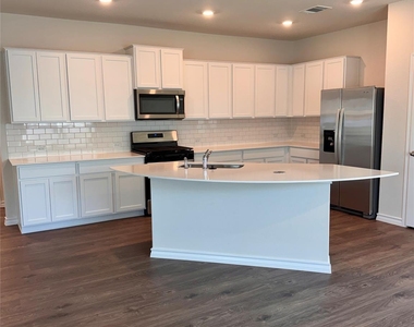 204 Steele Harbor St - Photo Thumbnail 16