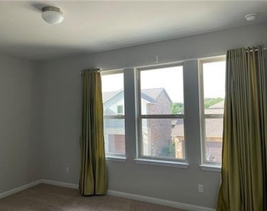 4004 Isabella Grace Ct - Photo Thumbnail 5