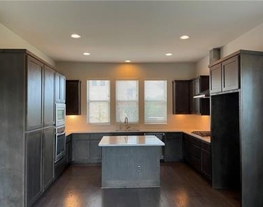 4004 Isabella Grace Ct - Photo Thumbnail 7