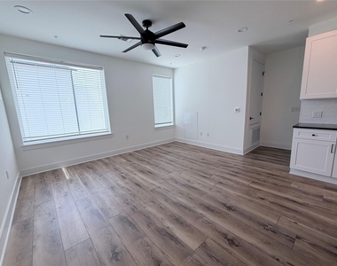 1417 Kramer Ln #2 - Photo Thumbnail 7