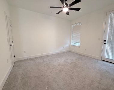 1417 Kramer Ln #2 - Photo Thumbnail 18