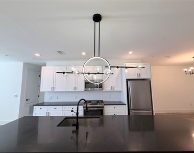 1417 Kramer Ln #2 - Photo Thumbnail 4