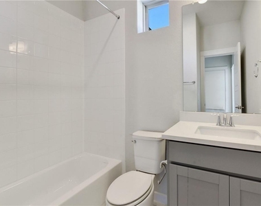 4622 Vaughan St - Photo Thumbnail 9