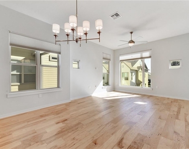 4622 Vaughan St - Photo Thumbnail 3