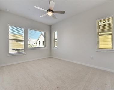 4622 Vaughan St - Photo Thumbnail 7