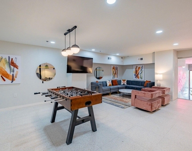 9220 N Interstate 35 - Photo Thumbnail 14