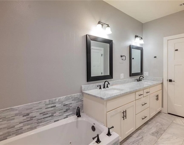 11727 Bell Ave - Photo Thumbnail 15