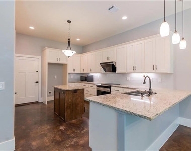 11727 Bell Ave - Photo Thumbnail 8