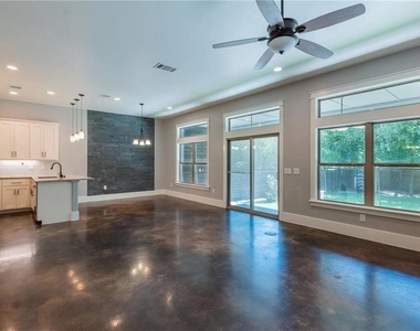 11727 Bell Ave - Photo Thumbnail 5