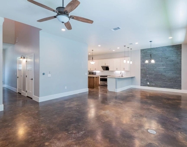 11727 Bell Ave - Photo Thumbnail 3