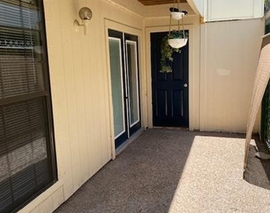 6718 Silvermine Dr - Photo Thumbnail 1