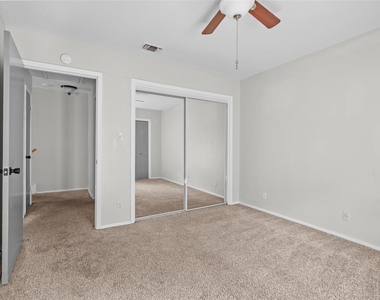 6718 Silvermine Dr - Photo Thumbnail 13