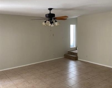 6718 Silvermine Dr - Photo Thumbnail 4