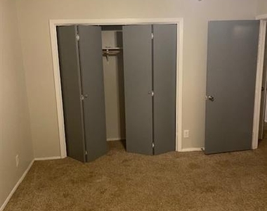 6718 Silvermine Dr - Photo Thumbnail 9