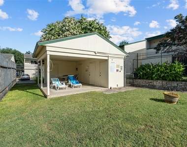 6718 Silvermine Dr - Photo Thumbnail 5