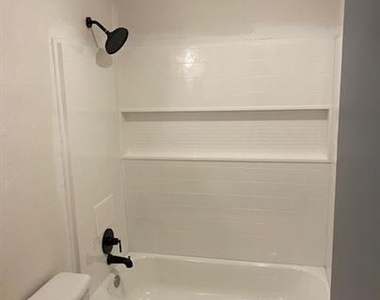6718 Silvermine Dr - Photo Thumbnail 8
