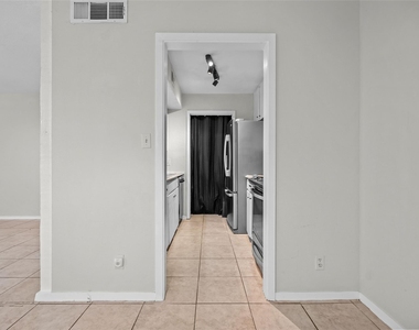 6718 Silvermine Dr - Photo Thumbnail 11