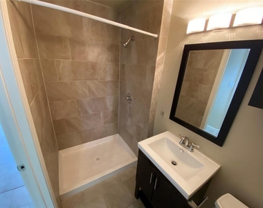2402 Rio Grande St - Photo Thumbnail 4