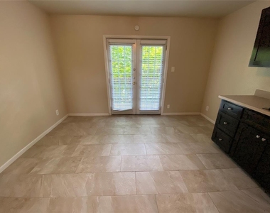 2402 Rio Grande St - Photo Thumbnail 3