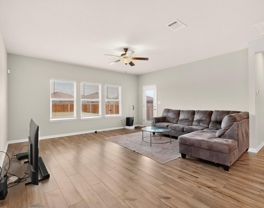 17617 Fairbridge Ln - Photo Thumbnail 4