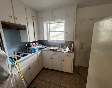 1607 Lightsey Rd - Photo Thumbnail 6