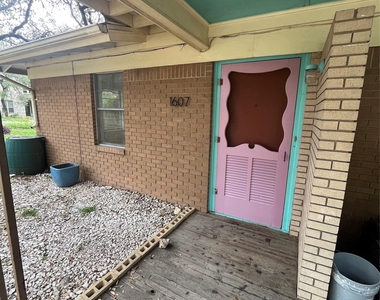 1607 Lightsey Rd - Photo Thumbnail 2