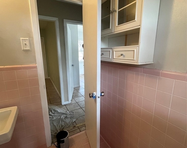 1607 Lightsey Rd - Photo Thumbnail 10