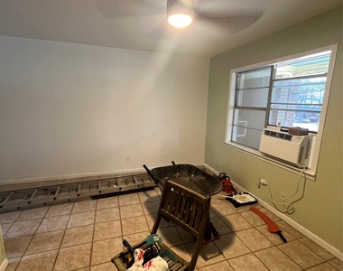 1607 Lightsey Rd - Photo Thumbnail 4
