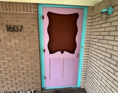 1607 Lightsey Rd - Photo Thumbnail 3