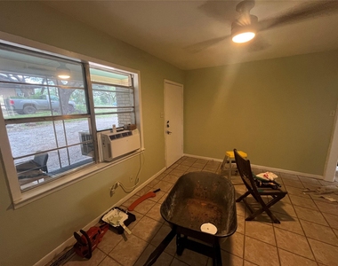 1607 Lightsey Rd - Photo Thumbnail 5