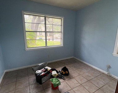 1607 Lightsey Rd - Photo Thumbnail 11