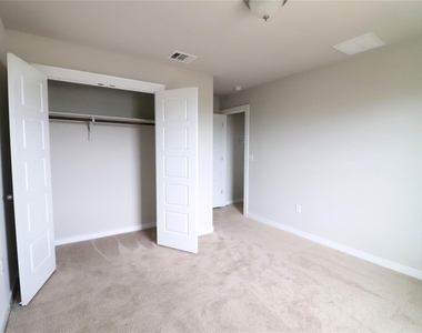 5301 Ingersoll Ln - Photo Thumbnail 10