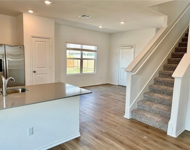 290 Silver Glen Dr - Photo Thumbnail 22