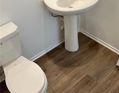 290 Silver Glen Dr - Photo Thumbnail 11
