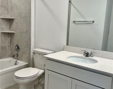 290 Silver Glen Dr - Photo Thumbnail 5