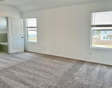 290 Silver Glen Dr - Photo Thumbnail 13
