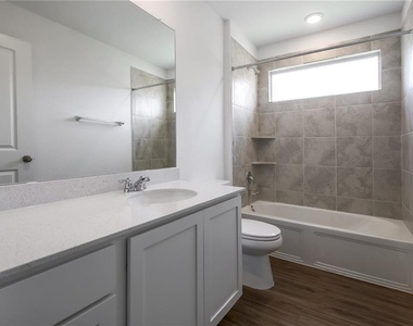 10724 Steinbeck Dr - Photo Thumbnail 15