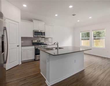 10724 Steinbeck Dr - Photo Thumbnail 6