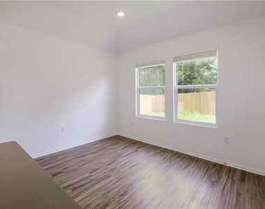 10724 Steinbeck Dr - Photo Thumbnail 9