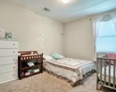 413 Alsatian Ln - Photo Thumbnail 7