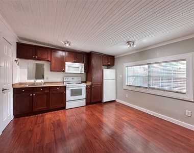 2103 E 16th St - Photo Thumbnail 6