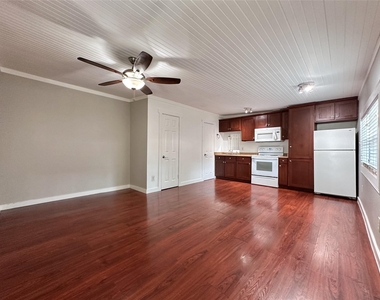 2103 E 16th St - Photo Thumbnail 1