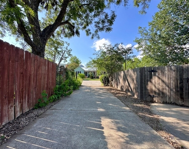 2103 E 16th St - Photo Thumbnail 21