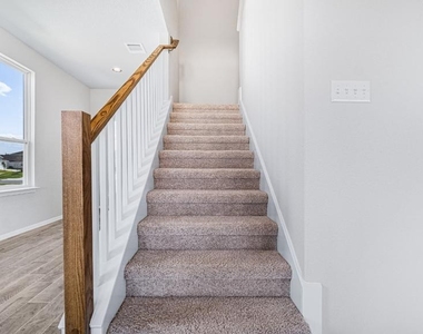 208 Stein Rd - Photo Thumbnail 9