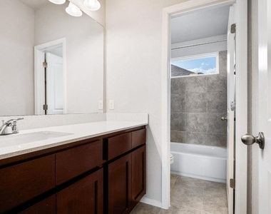 208 Stein Rd - Photo Thumbnail 18
