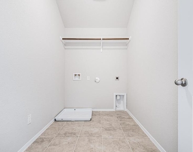 208 Stein Rd - Photo Thumbnail 24