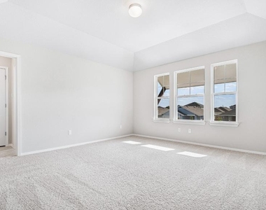 208 Stein Rd - Photo Thumbnail 10