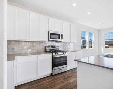 208 Stein Rd - Photo Thumbnail 12